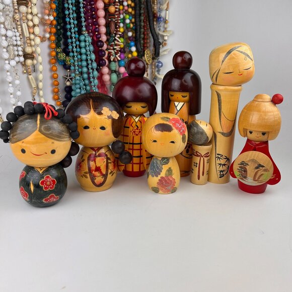 Vintage Japanese Creative KOKESHI Doll, unsigned Lrg Sleeve Red Kimono & Shield - Picture 6 of 6